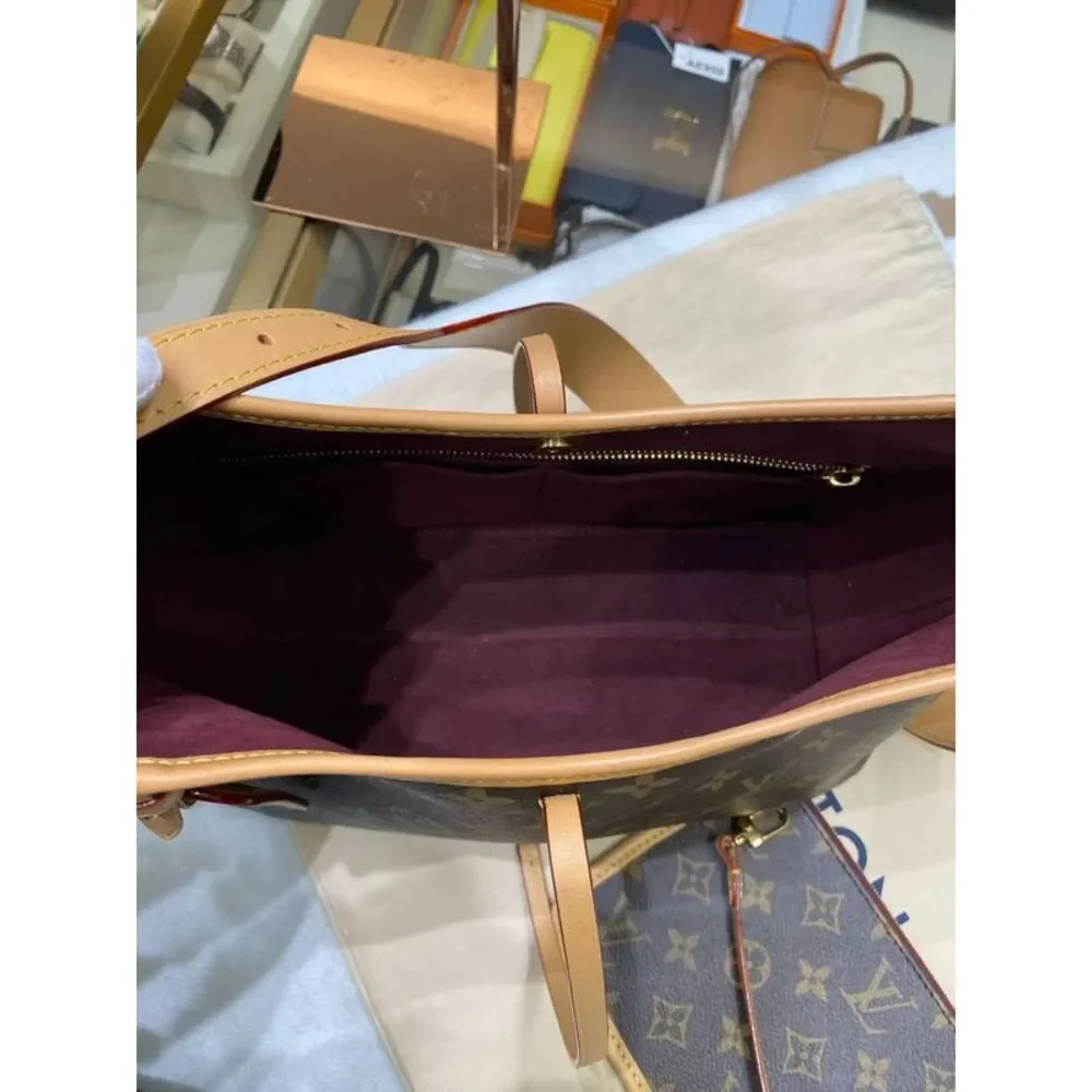 Louis Vuitton Women Pre-Loved Bag Very Good Condition - Picture 9 of 9